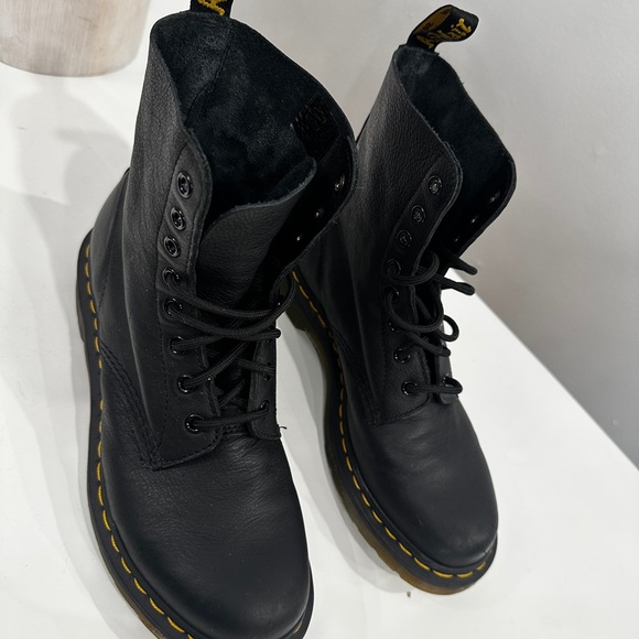 Dr. Martens 1460 Pascal Black Leather Boots š¤ - Picture 7 of 16